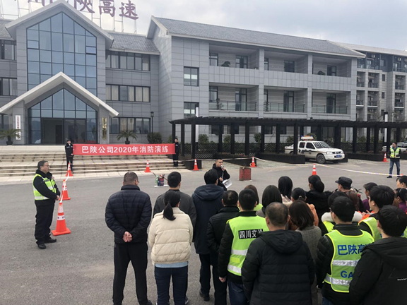 消防演练_副本.jpg 消防演练_副本.jpg