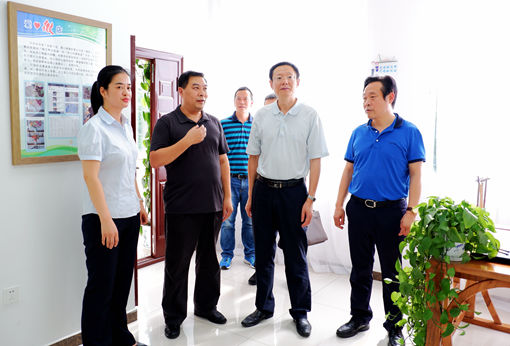 20190718省交投集团副总经理闫克俭检查川西公司安全生产工作暨慰问一线员工_副本 (1).jpg