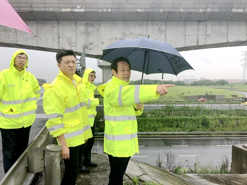 20190722川西公司党委书记、董事长刘宏到绕城高速检查防汛救灾工作4.jpg