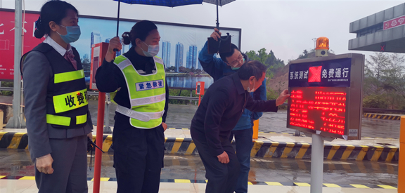 广南公司党委委员、副总经理李子寿清明节前赴阆中督导工作1_副本.jpg 广南公司党委委员、副总经理李子寿清明节前赴阆中督导工作1_副本.jpg