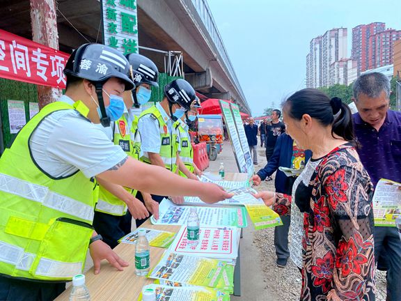 20210512渝蓉高速全面开展高速公路桥下空间联合整治行动 (1_副本.jpg