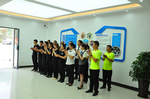 广南公司党委委员、副总经理唐维辉组织开展2019年夏季送清凉慰问活动1.JPG 广南公司党委委员、副总经理唐维辉组织开展2019年夏季送清凉慰问活动1.JPG