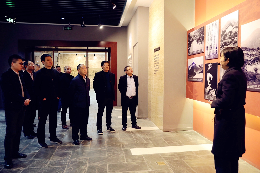 乐西公司开展“不忘初心、牢记使命 ”暨“传承红色基因,重走长征路”主题教育活动3_副本.jpg 乐西公司开展“不忘初心、牢记使命 ”暨“传承红色基因,重走长征路”主题教育活动3_副本.jpg