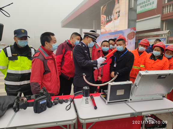 自贡管理处联合高交、执法开展春运启动日活动 (3)_副本.jpg 自贡管理处联合高交、执法开展春运启动日活动 (3)_副本.jpg