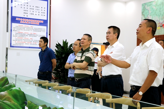 20200820川高公司党委委员、董事、工会主席吴朝金调研指导都汶高速公路抢险救灾工作 (3)_副本.jpg