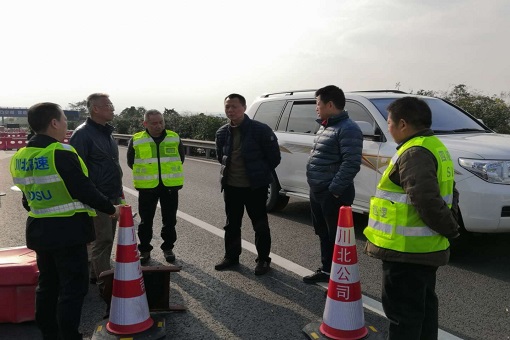 何刚 (1).jpg 何刚 (1).jpg