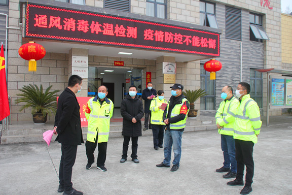 广南公司党委委员、纪委书记李永富一行检查指导辖区路段疫情防控工作2.JPG 广南公司党委委员、纪委书记李永富一行检查指导辖区路段疫情防控工作2.JPG