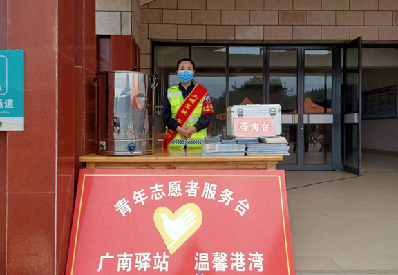 广南高速苍溪服务区现场管理员值守咨询台.jpg 广南高速苍溪服务区现场管理员值守咨询台.jpg