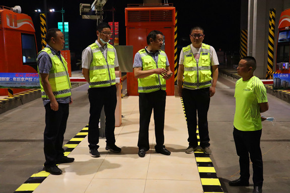 全员共战恢复收费 纪委着力保驾护航——广南公司纪委对沿线各收费站恢复收费工作进行督导检查4.JPG 全员共战恢复收费 纪委着力保驾护航——广南公司纪委对沿线各收费站恢复收费工作进行督导检查4.JPG