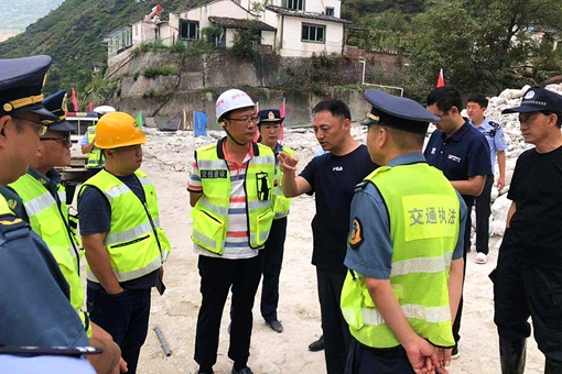 20190825阿坝州人民政府副秘书长赵正伟赴都汶高速调研指导8.20抢险救灾工作_副本.jpg 20190825阿坝州人民政府副秘书长赵正伟赴都汶高速调研指导8.20抢险救灾工作_副本.jpg