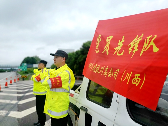 20200820都汶高速快速抢通 将于8月20日9时全线恢复管制双向通行 (2)_副本.jpg