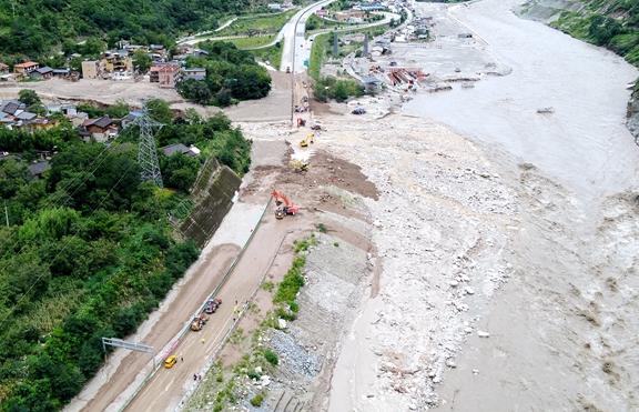 20200818川西公司灾后迅速响应 应急措施落实到位 (1)_副本.jpg