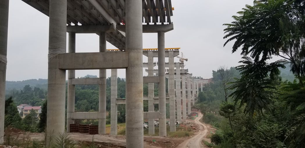 黄桷坡大桥下部完工_副本.jpg 黄桷坡大桥下部完工_副本.jpg