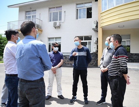 5.1+川高公司党委书记、董事长何刚调研雅西公司恢复常态化收费准备情况 2(报川高).jpg