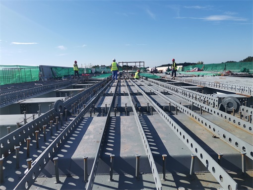 2】钢箱梁合龙施工现场 - 副本.jpg 2】钢箱梁合龙施工现场 - 副本.jpg