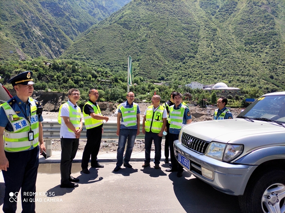 20200624厅高管局总工程师张敏一行调研都汶高速汛期安全工作_副本.jpg 20200624厅高管局总工程师张敏一行调研都汶高速汛期安全工作_副本.jpg