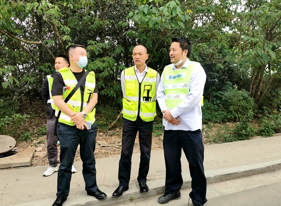 20200511川西公司党委委员、副总经理何雁到成都绕城高速调研恢复收费工作_副本.jpg 20200511川西公司党委委员、副总经理何雁到成都绕城高速调研恢复收费工作_副本.jpg