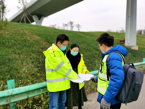 20201210川西公司组织设计单位踏勘成仁快速收费站 (2)_副本.jpg