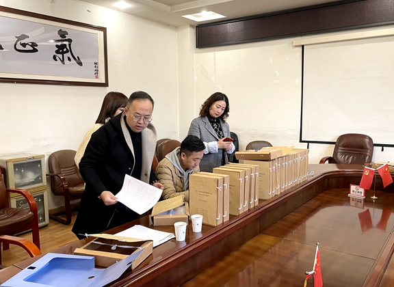 20201125公司路安部到绕西处开展安全生产检查_副本.jpg 20201125公司路安部到绕西处开展安全生产检查_副本.jpg