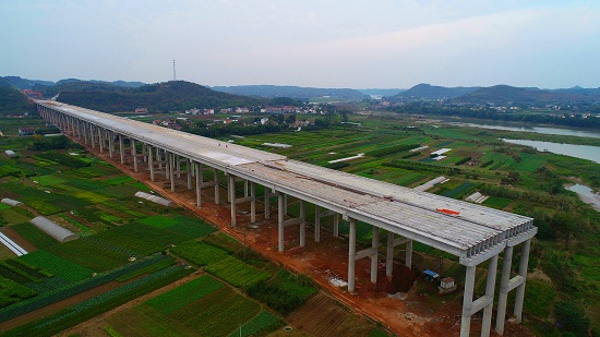 副本1-沱江特大桥引桥左右幅1-6联桥面铺装工序顺利完成.jpg 副本1-沱江特大桥引桥左右幅1-6联桥面铺装工序顺利完成.jpg