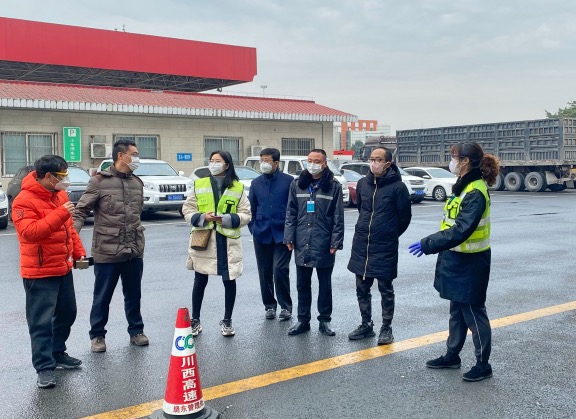 20200218川西公司党委委员、副总经理何雁一行检查公司疫情防控工作2.jpg