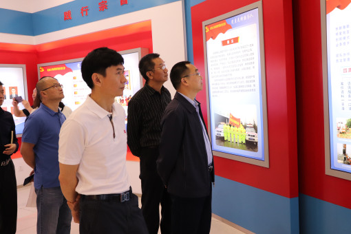 no110-雅眉乐公司党委书记、董事长、总经理杨绍忠一行至成南公司参观学习基层服务型党组织开元棋牌工作(吴易).JPG no110-雅眉乐公司党委书记、董事长、总经理杨绍忠一行至成南公司参观学习基层服务型党组织开元棋牌工作(吴易).JPG