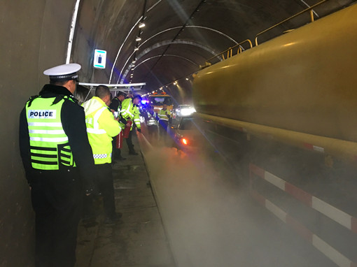 广南高速开展2019年冬季特殊天气交通事故应急处置演练3.JPG 广南高速开展2019年冬季特殊天气交通事故应急处置演练3.JPG