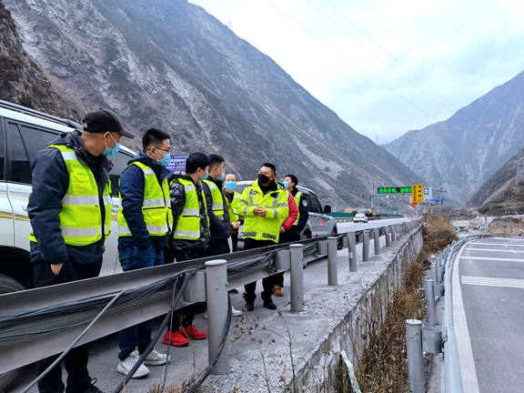 20201229都汶高速映秀至汶川段顺利通过竣工验收 (1)_副本.jpg