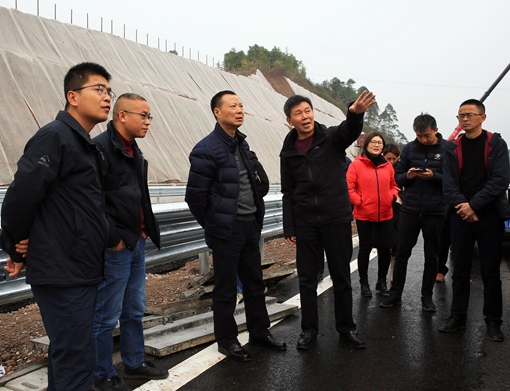 何董视察_副本.jpg 何董视察_副本.jpg