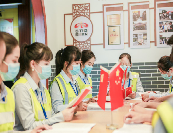 576no203-积极探索“党建+”新模式,以改革创新精神扎实做好基层党建工作--成南公司党委在淮口服务区成立联合党支部1(外单位拍)(1)_meitu_4.jpg 576no203-积极探索“党建+”新模式,以改革创新精神扎实做好基层党建工作--成南公司党委在淮口服务区成立联合党支部1(外单位拍)(1)_meitu_4.jpg