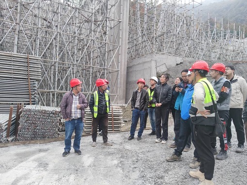 绵九公司组织重庆交通大学专家现场指导九绵高速桥梁施工-2.jpg 绵九公司组织重庆交通大学专家现场指导九绵高速桥梁施工-2.jpg