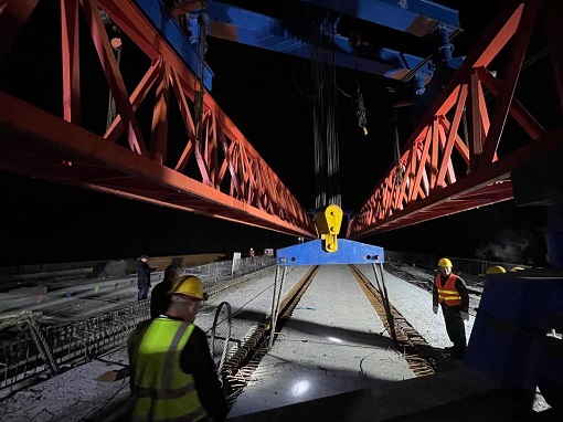 九绵高速公路宝成铁路大桥完成跨铁路桥梁架设-1.jpg