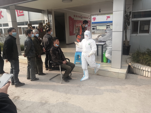 仁沐公司组织部分返乡民工核酸检测2.jpg 仁沐公司组织部分返乡民工核酸检测2.jpg