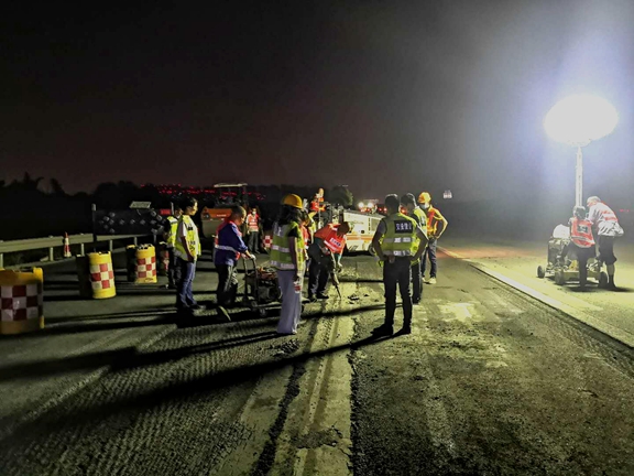 20200603成都绕城高速绿洲立交于6月3日起实施路面及附属工程施工 (1)_副本.jpg