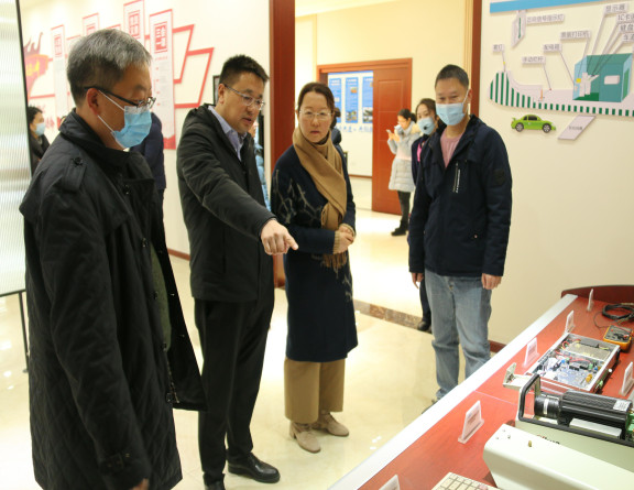 no51-四川省交通运输工会副调研员张镝一行赴成南公司慰问职工并调研职工之家创建工作2(郑华).jpg no51-四川省交通运输工会副调研员张镝一行赴成南公司慰问职工并调研职工之家创建工作2(郑华).jpg