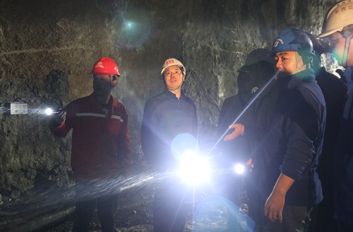 8.25 邹海云总经理调研检查乐西项目美姑段工程开元棋牌情况 (2).jpg 8.25 邹海云总经理调研检查乐西项目美姑段工程开元棋牌情况 (2).jpg