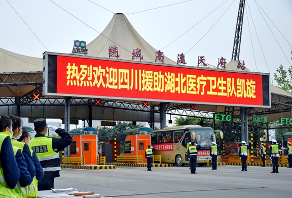 20200407成都绕城高速列队欢迎四川最后一批援鄂医疗卫生队回家 (2)_副本.jpg 20200407成都绕城高速列队欢迎四川最后一批援鄂医疗卫生队回家 (2)_副本.jpg