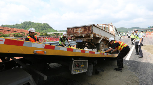 no144-成南公司开展汛期道路安全综合演练2(李畅).JPG no144-成南公司开展汛期道路安全综合演练2(李畅).JPG