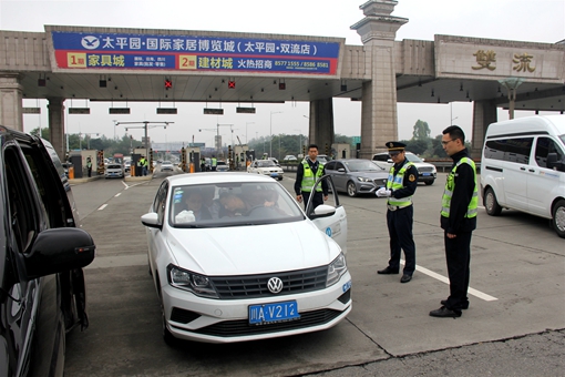 20191113川西公司联合开展打击违法变更号牌偷逃通行费专项行动 (2)_副本.jpg