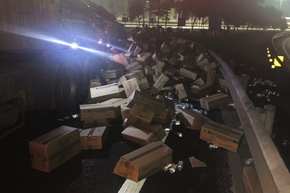 20200211川西公司及时处置车辆事故保障防疫医药物资快速通行3.jpg 20200211川西公司及时处置车辆事故保障防疫医药物资快速通行3.jpg