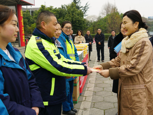 no360-省交投集团党委委员、职工董事、工会主席彭洪一行到成南公司开展冬季送温暖活动2(张丹青).jpg no360-省交投集团党委委员、职工董事、工会主席彭洪一行到成南公司开展冬季送温暖活动2(张丹青).jpg