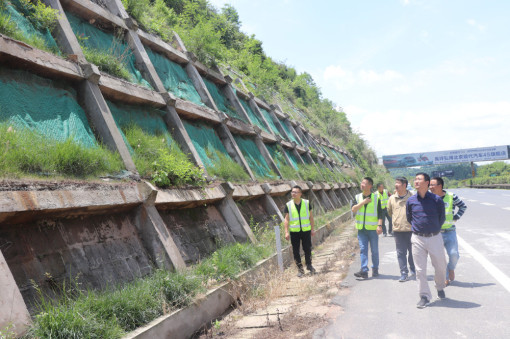 no107-成南公司成南、南渝路病害处治工程通过交工验收(何金橦).JPG no107-成南公司成南、南渝路病害处治工程通过交工验收(何金橦).JPG