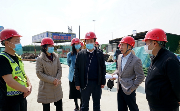 20200424省交投集团经营管理部部长刘涛调研川西公司信息服务中心开元棋牌情况 (1)_副本.jpg