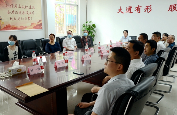 20200512川投集团党委委员、职工董事、工会主席刘晓杨一行到成都绕城高速交流学习职工小家创建工作 (4)_副本.jpg