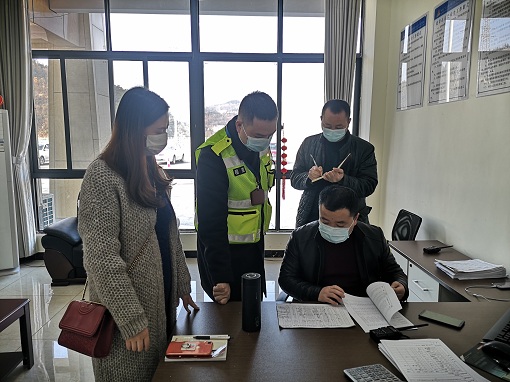 广巴公司纪检工作部深入一线站队检查督导冷链运输车辆查验工作执行情况2.jpg 广巴公司纪检工作部深入一线站队检查督导冷链运输车辆查验工作执行情况2.jpg