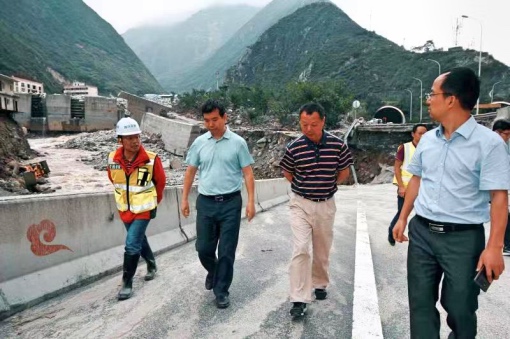 20190822川高公司监事会主席何刚、副总经理郜进良赴都汶高速调研指导8.20抢险救灾工作2.jpg