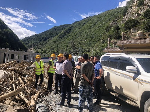 交通运输部公路所岳福青一行赴九绵高速调研“8.17”特大暴雨泥石流受灾情况-1.jpg