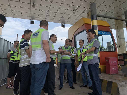 张总1.jpg 张总1.jpg