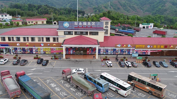 南方公司再获“四星级服务区”实现星级服务区全覆盖.JPG 南方公司再获“四星级服务区”实现星级服务区全覆盖.JPG