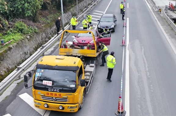 20200220都汶高速开展道路交通事故应急演练为复工复产提供有利条件.jpg
